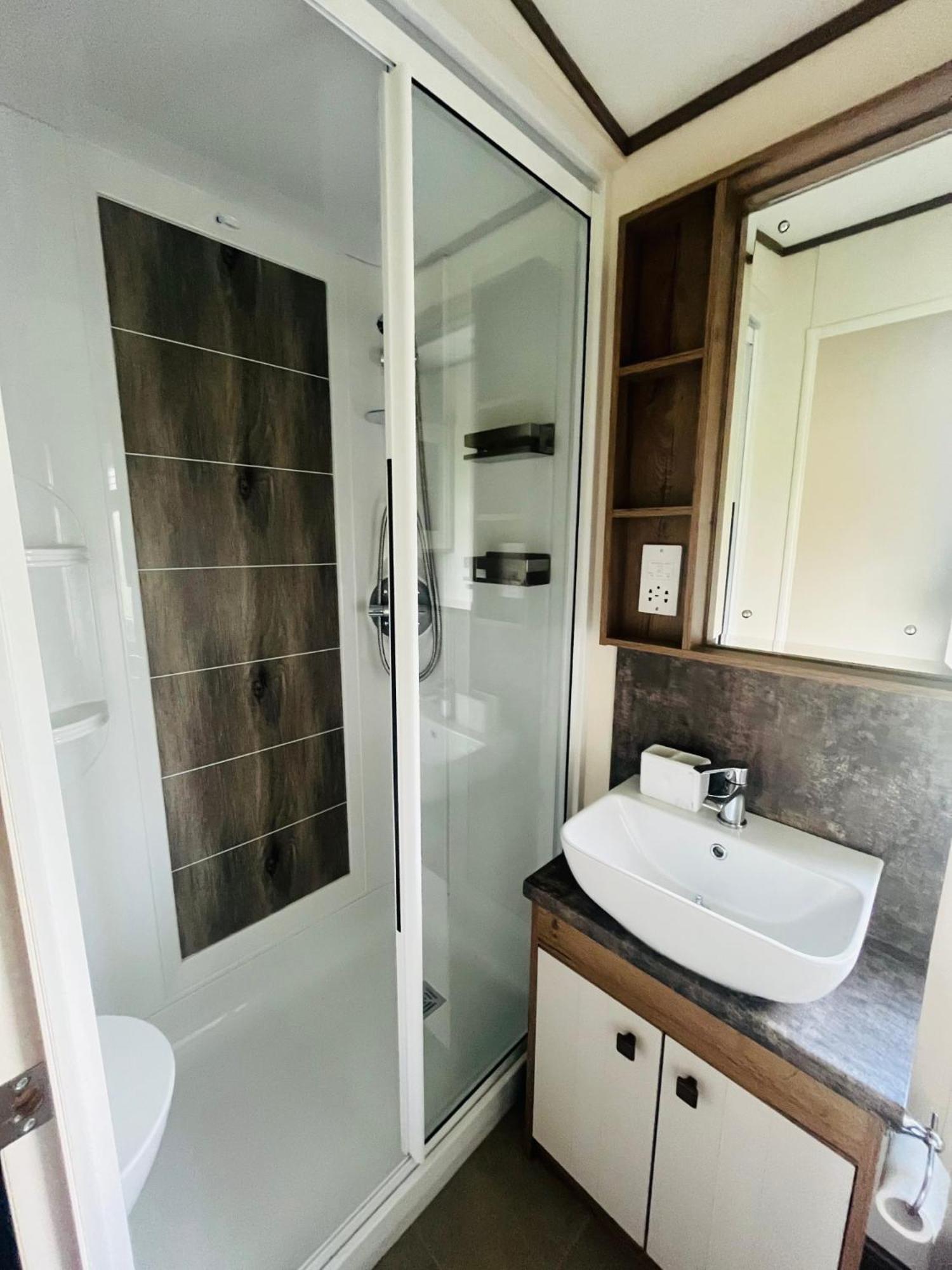 Lodge Lakeside Escape With Hot Tub *