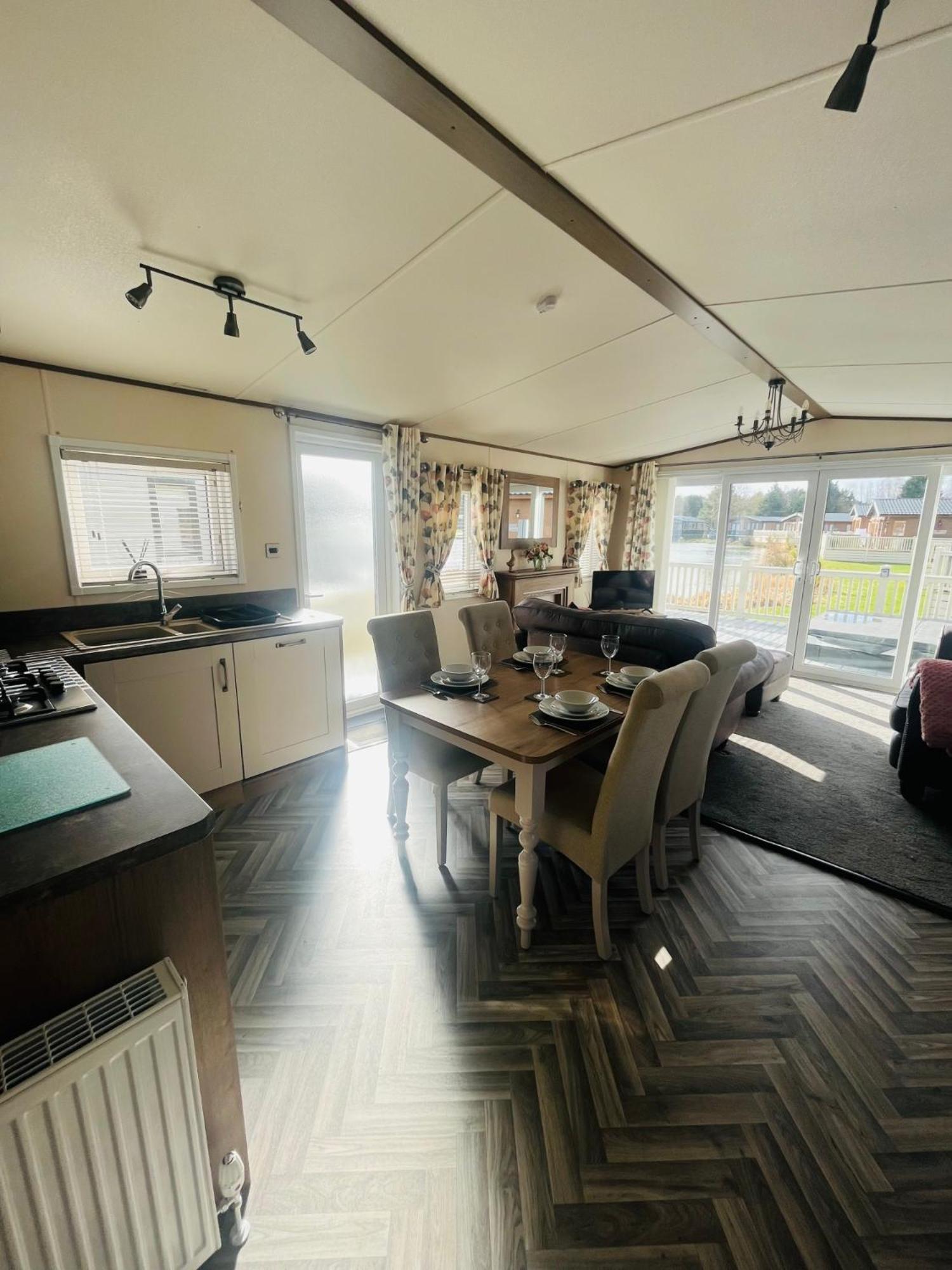 Lodge Lakeside Escape With Hot Tub York